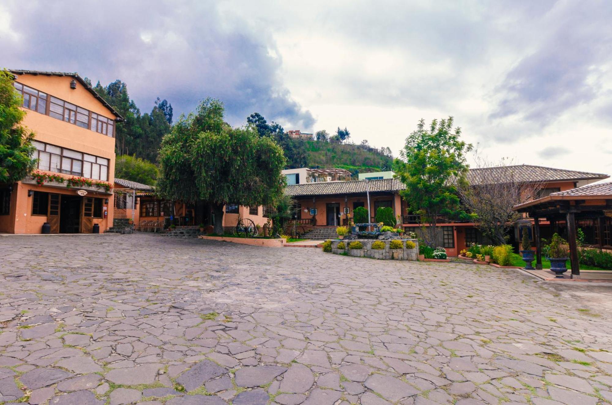 Quinta Loren Hosteria Ambato Bagian luar foto